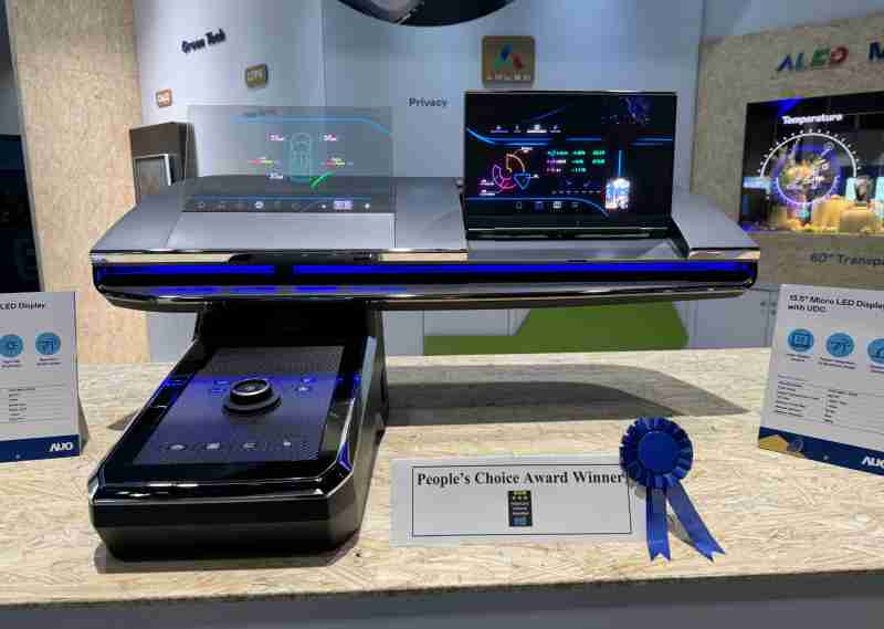 冰球突破车用Micro LED Display HMI解决方案获”最佳车用显示奖”，，，，以用户为中心开发，，针对前座驾驶与乘客设计兼具娱乐与安全的高画质屏幕，，，，包含车舱前座的Micro LED透明屏幕及全球首款内建镜头的智慧Micro LED显示器