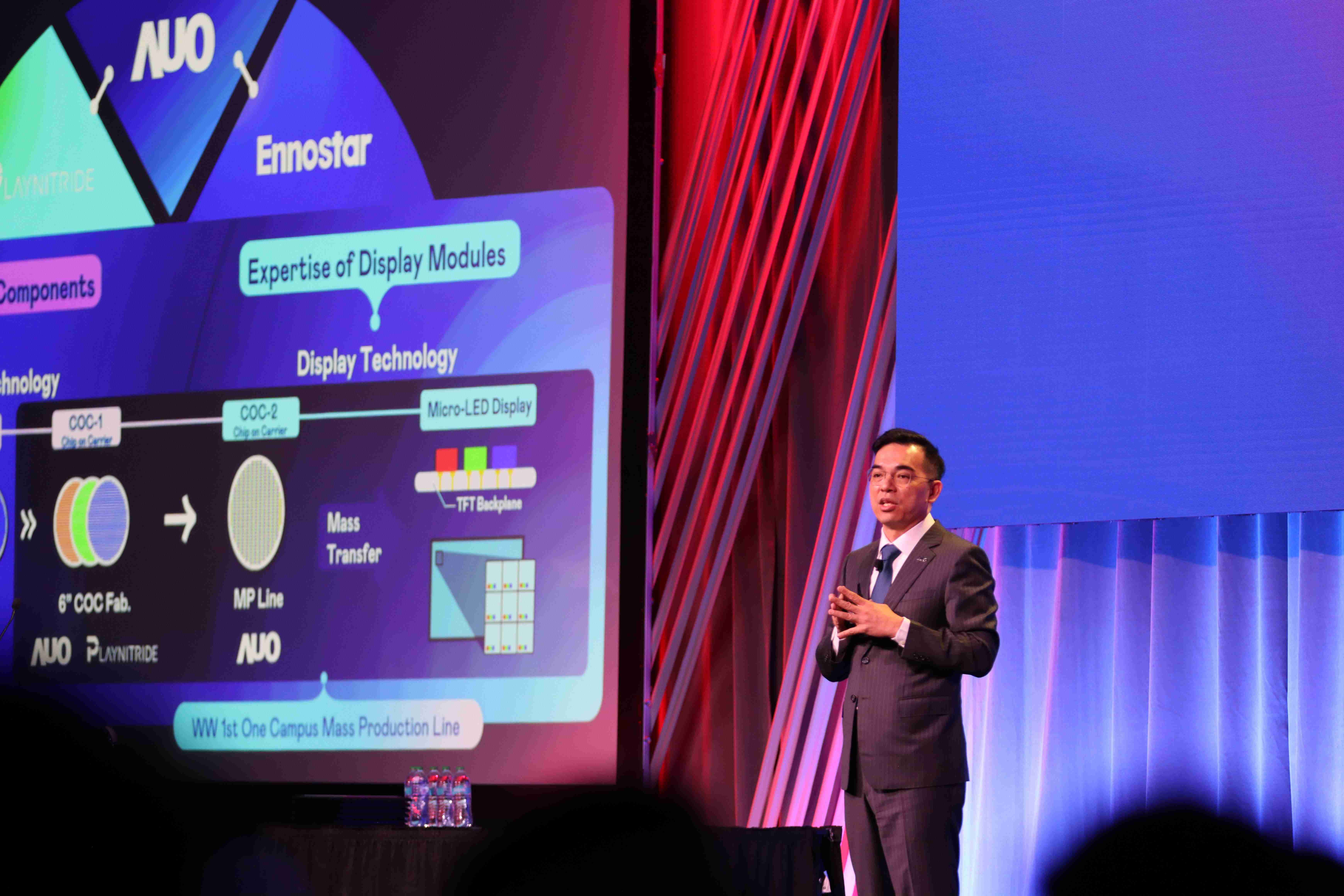 2025 SID显示周登场，，，冰球突破光电执行长暨总经理柯富仁博士以〝Redefining Displays: Inspiring New Possibilities〞发表主题演说，，，，带领冰球突破以智能显示解决方案先驱，，，透过AI赋能，，重塑显示的视觉创新体验
